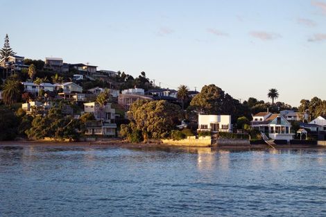 Photo of property in Wallis Street, Raglan, 3225