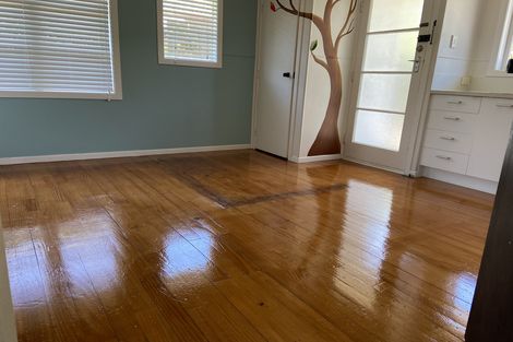 Photo of property in 14 Hereford Street, Te Atatu Peninsula, Auckland, 0610