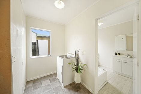 Photo of property in 3a Zircon Place, Wiri, Auckland, 2104