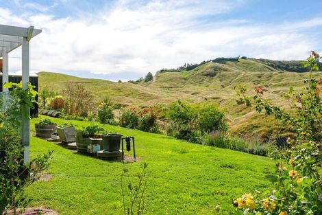 Photo of property in 98 Loch Views Road, Acacia Bay, Taupo, 3385