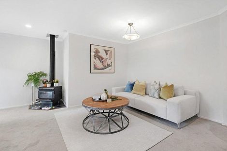 Photo of property in 9 Canonbie Place, East Tamaki Heights, Auckland, 2016