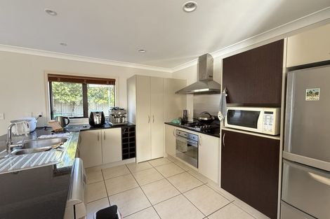 Photo of property in 11 Dunvegan Rise, East Tamaki Heights, Auckland, 2016