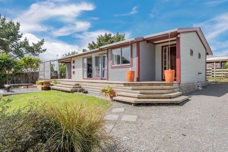 Photo of property in 52 Rutherford Drive, Waikanae Beach, Waikanae, 5036