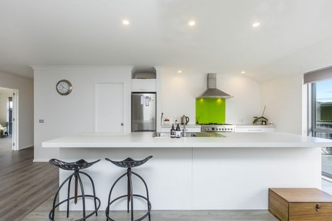 Photo of property in 6 Mount Marua Way, Timberlea, Upper Hutt, 5018