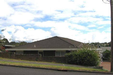 Photo of property in 11 Avonleigh Road, Green Bay, Auckland, 0604