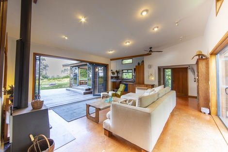 Photo of property in 679 Cove Road, Waipu, 0582