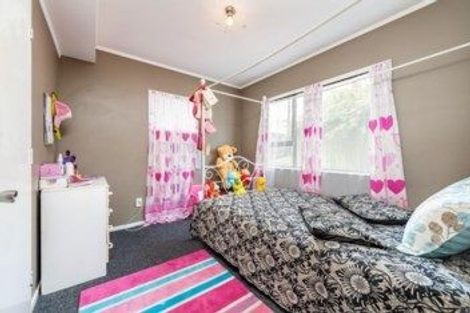 Photo of property in 12a Sabulite Road, Kelston, Auckland, 0602
