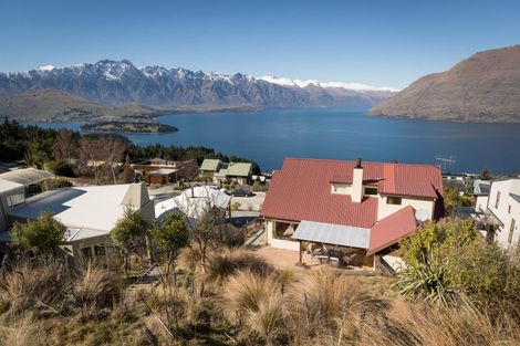 Photo of property in 141 Wynyard Crescent, Fernhill, Queenstown, 9300