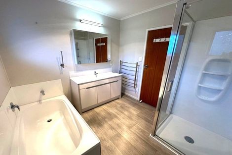 Photo of property in 4 Takapu Street, Henderson, Auckland, 0612