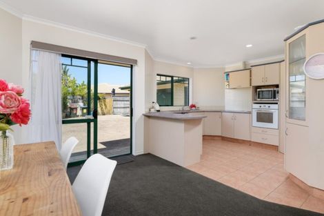 Photo of property in 2 Nautilus Drive, Papamoa Beach, Papamoa, 3118