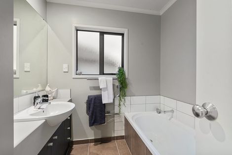 Photo of property in 41 Sonoma Crescent, Oteha, Auckland, 0632