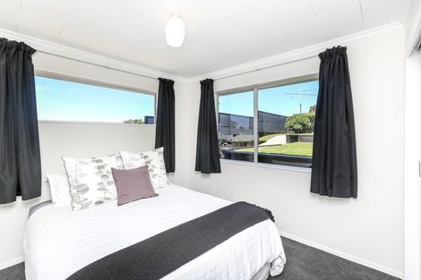 Photo of property in 1 Cabot Place, Frankleigh Park, New Plymouth, 4310