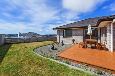 Photo of property in 82 Queen Charlotte Drive, Aotea, Porirua, 5024