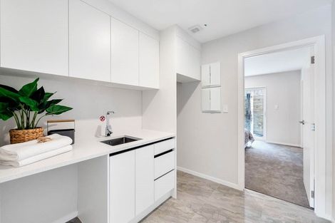 Photo of property in 25b Pupuke Road, Birkenhead, Auckland, 0627