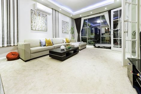 Photo of property in 28 Leburn Crescent, Flat Bush, Auckland, 2016