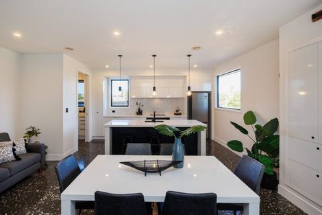 Photo of property in 2 Waimarama Court, Roslyn, Palmerston North, 4414