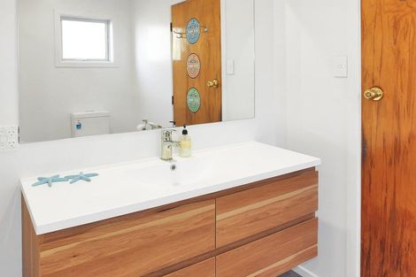 Photo of property in 53 Pratt Avenue, Foxton Beach, Foxton, 4815