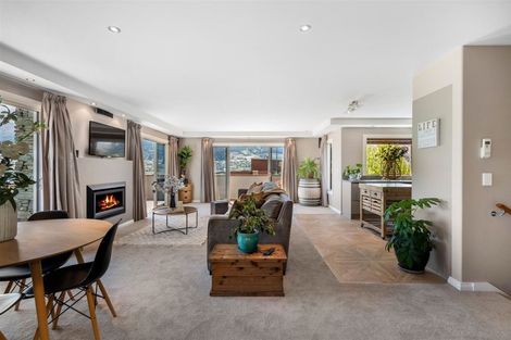 Photo of property in 14 Milward Place, Kelvin Heights, Queenstown, 9300