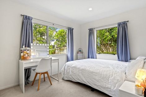 Photo of property in 8 Greenleaf Way, Northcross, Auckland, 0630