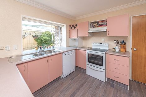 Photo of property in 6 Waharua Place, Tawhero, Whanganui, 4501