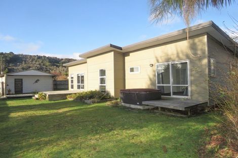 Photo of property in 50 Dick Street, Reefton, 7830