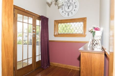 Photo of property in 9 Seddon Street, Dannevirke, 4930