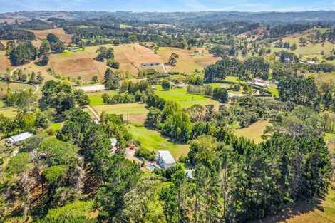 Photo of property in 65 Annett Road, Kumeu, 0891