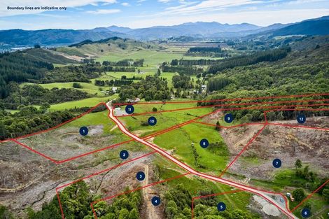 Photo of property in 12 Jane Mander Rise, Blue Mountains, 5371