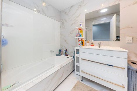 Photo of property in 43 Walsh Road, Papakura, 2110