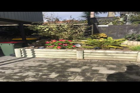 Photo of property in 2/22 School Road, Te Atatu South, Auckland, 0610