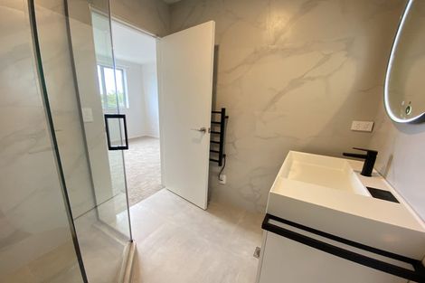 Photo of property in 57d Edmonton Road, Henderson, Auckland, 0612