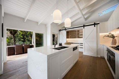 Photo of property in 47 Masterton Road, Rothesay Bay, Auckland, 0630