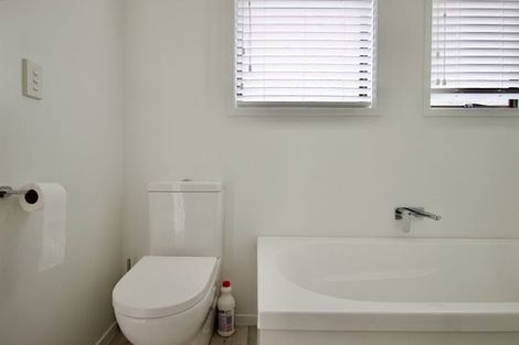 Photo of property in 2a Taipari Road, Te Atatu Peninsula, Auckland, 0610