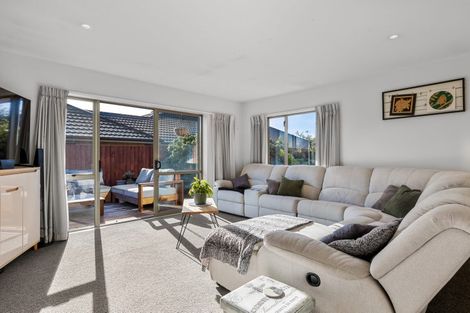 Photo of property in 4 Gwen Place, Redwood, Christchurch, 8051