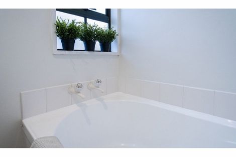 Photo of property in 2/32 Brockworth Place, Riccarton, Christchurch, 8011