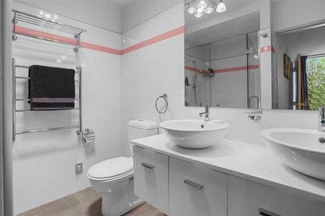 Photo of property in 4 Gazelle Lane, Redcliffs, Christchurch, 8081