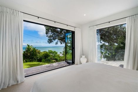 Photo of property in 10 Zita Avenue, Matakatia, Whangaparaoa, 0930