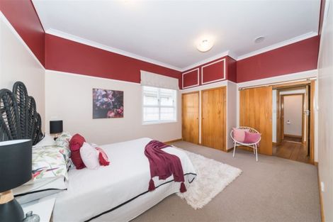 Photo of property in 24 Oxford Street, Hokowhitu, Palmerston North, 4410