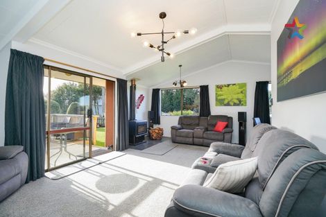 Photo of property in 15 Queen Street, Otautau, 9610