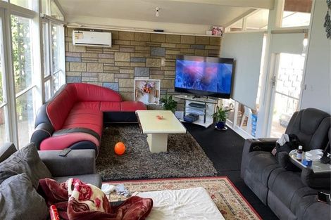 Photo of property in 5 Ashcroft Avenue, Mangere Bridge, Auckland, 2022
