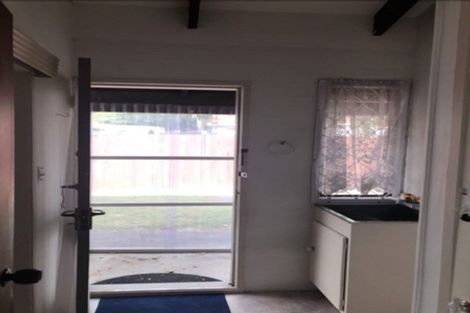 Photo of property in 2/64 Challen Close, Conifer Grove, Takanini, 2112