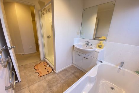 Photo of property in 6e Clearwater Cove, West Harbour, Auckland, 0618