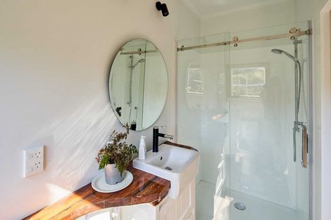 Photo of property in 5 Panorama Grove, Harbour View, Lower Hutt, 5010