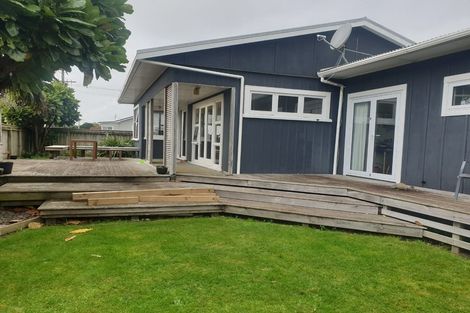 Photo of property in 2 Rainsford Street, Moturoa, New Plymouth, 4310