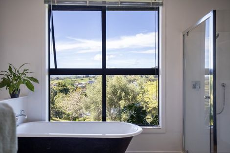 Photo of property in 1 Bay View Road, Raglan, 3225