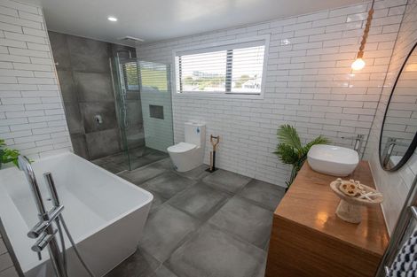 Photo of property in 5 Frangipani Street, Cable Bay, 0420