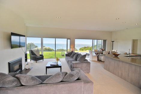 Photo of property in 22 Wonderview Road, Leigh, 0985