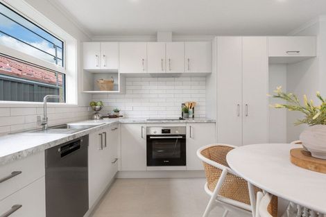 Photo of property in 11 Hammick Crescent, Pyes Pa, 3112