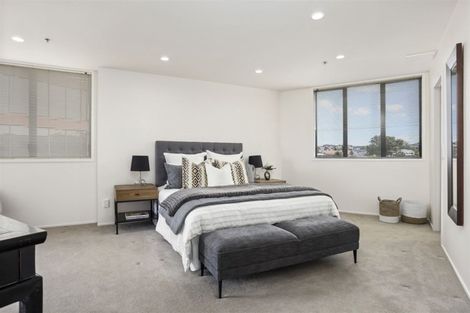 Photo of property in 5d/173 Hurstmere Road, Takapuna, Auckland, 0622