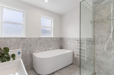 Photo of property in 24b Clinton Avenue, Te Atatu Peninsula, Auckland, 0610